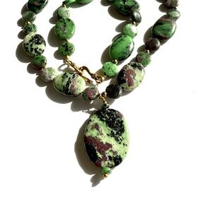 Elegant Green Stone Necklace